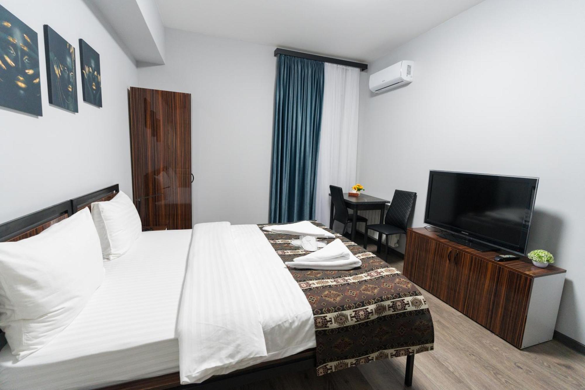 Gh Family Hotel Erivan Dış mekan fotoğraf