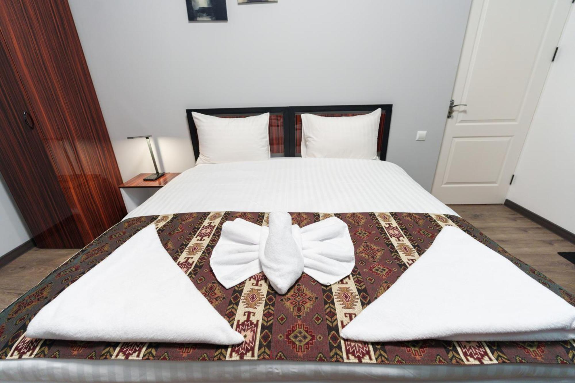 Gh Family Hotel Erivan Dış mekan fotoğraf