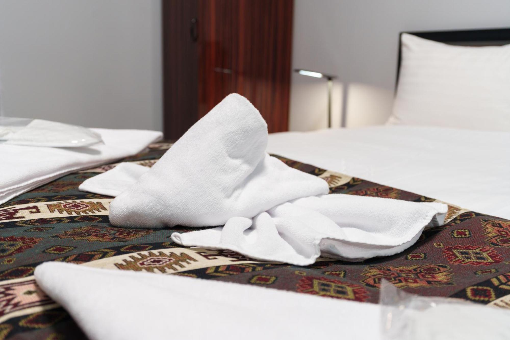 Gh Family Hotel Erivan Dış mekan fotoğraf